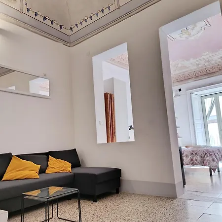 Fresco With Terrace Daire